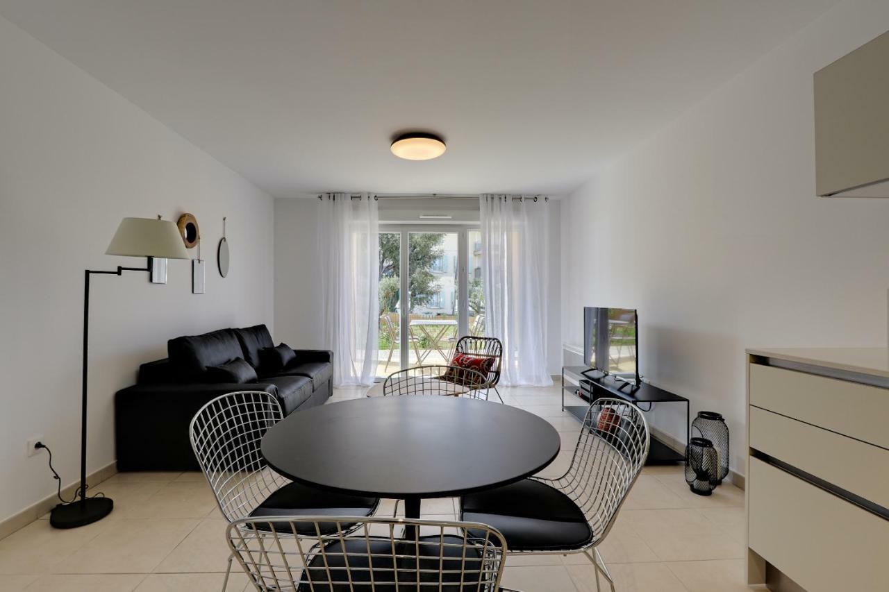 Le Petit Valmer Apartment ลาครัว-วัลแมร์ ภายนอก รูปภาพ